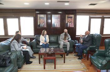 وزير المياه والري يستقبل سفير الولايات المتحدة الأمريكية لدى المملكة   
