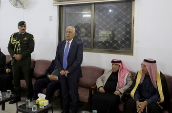 مندوبًا عن الملك وولي العهد: العيسوي يعزي عشيرتي الخلايلة والعواملة
