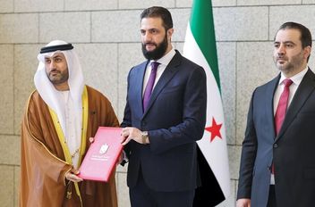 سوريا.. سفير الإمارات يقدم أوراق اعتماده للشرع
