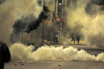 تونس .. السلطات توقف21 شخصا عقب احتجاجات ليلية على مقتل شاب في القيروان