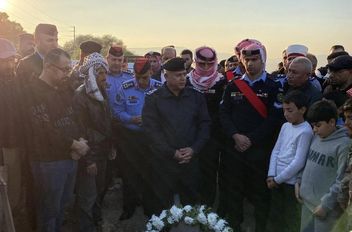 جانب من تشييع الجثمان