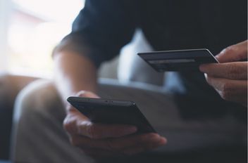 خلال عام.. 380 ألف مستخدم جديد للمحافظ الإلكترونية في الأردن

