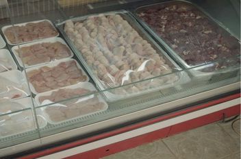 دجاج مجمّد في أحد المحال في عمّان