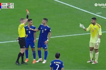 شاهد .. أول حالة طرد في كأس العرب 2025