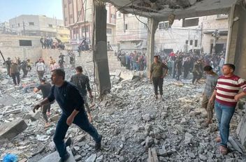 استشهاد فلسطينيين وإصابة آخرين جراء قصف الاحتلال شرقي غزة