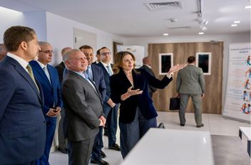 الملك يوجّه الحكومة لتوسعة مركز سميح دروزة للأورام في مستشفيات البشير