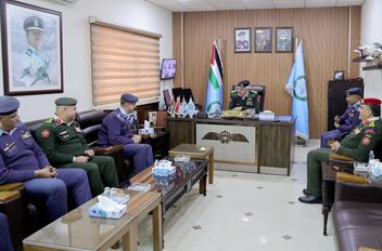 رئيس هيئة الأركان المشتركة يزور كلية الملك الحسين الجوية