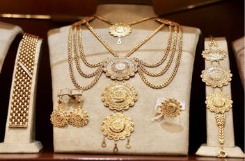 الوكيل الإخباري-  انخفضت أسعار الذهب في الأردن الخميس بمقدار 30 قرشا للغرام من عيار 21.

