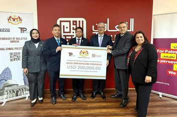 ماليزيا تتبرع بـ200 ألف دولار لمؤسسة التعاون لرعاية أيتام غزة
