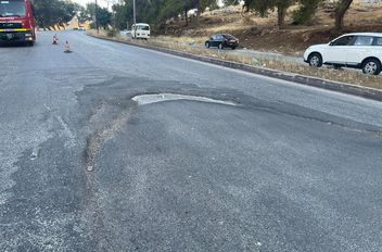 تهالك أجزاء من طريق إربد عجلون وسط مطالب بإعادة تأهيلها
