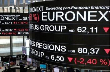 أنهت الأسهم الأوربية تعاملات اليوم الجمعة على تباين ملحوظ بين مكاسب في بعض المؤشرات وضغوط في أخرى، وذلك مع ترقب المستثمرين اجتماع بنك الاتحاد الفدرالي المقرر الأسبوع المقبل.
وأغلق مؤشر ستوكس 600 الأو