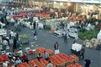 قرارات لتنظيم البيع داخل سوق الخضار المركزي بإربد
