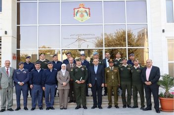 استقبلت وزارة التخطيط والتعاون الدولي عددًا من كبار ضباط القوات المسلحة الأردنية المنتسبين لدورة الإدارة العليا للضباط رقم (6)، وذلك ضمن برنامج الزيارات الميدانية المعتمد لدى معهد الإدارة والتدريب الل