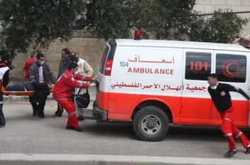 أعلن الهلال الأحمر الفلسطيني أن طواقمه قدمت الإسعاف الأولي لشاب تعرّض للضرب على يد قوات الاحتلال قرب جدار الفصل في منطقة الرام، موضحا أن الطواقم تعمل على نقله إلى المستشفى لاستكمال تلقي العلاج.

