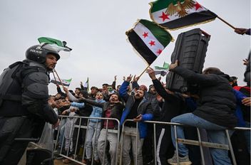 احتفالات السوريين بذكرى عيد التحرير