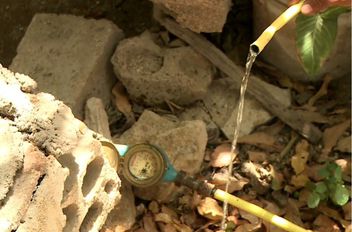 قال الناطق الإعلامي باسم وزارة المياه والري، عمر سلامة، إن الأردن، بسبب ظروفه المائية وتراجع المصادر المتاحة والتغيرات المناخية، يضطر لتزويد المواطنين بالمياه مرة واحدة أسبوعياً في معظم المناطق، وأخرى