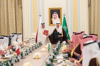 اتفاقية بين السعودية وقطر لتنفيذ مشروع قطار كهربائي سريع يربط بينهما
