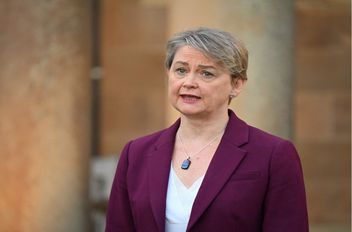 وزيرة الخارجية والتنمية البريطانية إيفيت كوبر