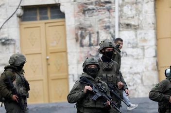 استشهاد فلسطيني وإصابة آخر برصاص الاحتلال الاسرائيلي شرق قلقيلية
