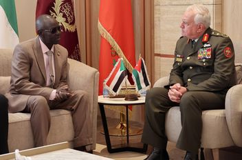 اللواء الركن الحنيطي يستقبل وزير الدفاع السوداني