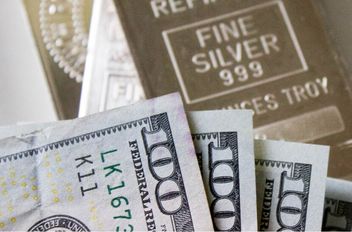 سعر الفضة يرتفع إلى مستوى قياسي جديد في بورصة "كومكس"
