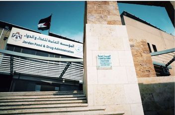 الغذاء والدواء" تُصدر 74 إنذارًا وتغلق منشآت بالشمع الأحمر