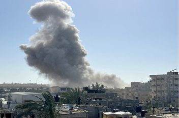 غارات إسرائيلية على رفح بقطاع غزة
