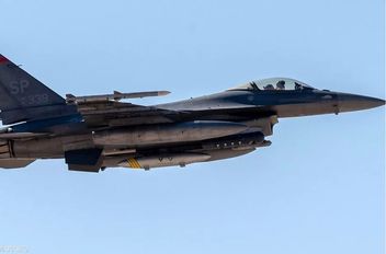 طائرة F-16 فايتنغ فالكون تابعة للقوات الأميركية
