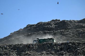 جبل القمامة العظيم في الهند