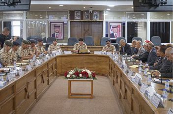 رئيس هيئة الأركان يزور كلية الدفاع الوطني الملكية الأردنية