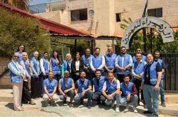 موظفو "جـورامكو" يعبّرون عن تضامنهم من خلال زيارة إلى دار الزهراء للمسنين