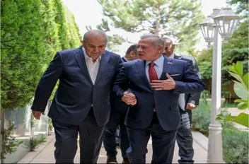 الملك يزور إياد علاوي معزيا بوفاة نجله