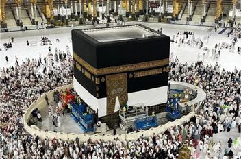 تتضمن العملية فك أجزاء الكسوة السفلية
