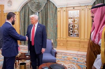 إعلان ترامب رفع العقوبات عن سوريا جاء قبل ساعات من لقائه الشرع في الرياض
