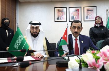 الأستاذ الدكتور نزار محمود مهيدات، وعن الجانب السعودي معالي الرئيس التنفيذي للهيئة الأستاذ الدكتور هشام بن سعد الجضعي