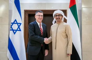 لقاء سابق بين الشيخ عبد الله بن زايد وجدعون ساعر