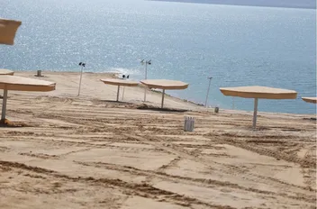 شاطئ عمان السياحي في البحر الميت