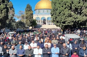 فلسطينيون يؤدون صلاة الجمعة في المسجد الأقصى المبارك