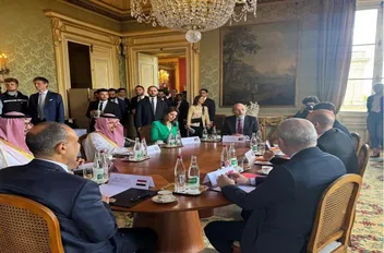 وزير الخارجية يجري مباحثات موسعة مع وزير أوروبا والشؤون الخارجية الفرنسي في باريس
