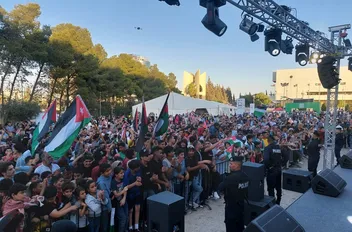 الآلاف من المواطنين يحتفلون بعيد الاستقلال في إربد
