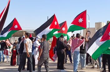 الزرقاء تتزين فرحًا بعيد الاستقلال الـ79