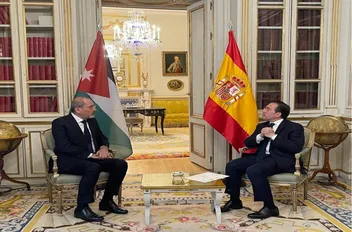 رئيس الوزراء وزير الخارجية وشؤون المغتربين أيمن الصفدي (يسار) يعقد مباحثات مع وزير الشؤون الخارجية والاتحاد الأوروبي والتعاون الإسباني خوسيه مانويل ألباريس