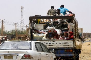 أعلنت وزارة الصحة السودانية، الثلاثاء، عن ازدياد كبير في عدد الإصابات بالكوليرا، حيث سُجّلت 2700 إصابة و172 وفاة خلال أسبوع واحد.

وقالت الوزارة في بيان، إن 90% من الإصابات سجّلت في ولاية الخرطوم، حيث