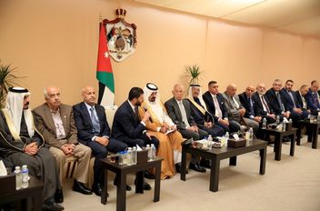 رئيس الديوان الملكي يلتقي وفدا من وجهاء وأبناء عشائر سحاب