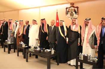"خلال لقائه نحو أربعمئة من شيوخ ووجهاء وشباب ونساء من مختلف المحافظات
