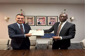 جانب من توقيع البيان المشترك