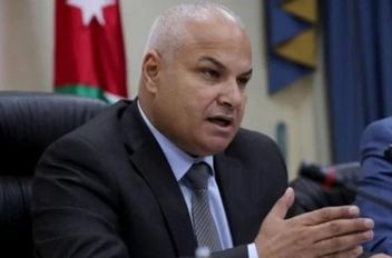 ارشيفية لوزير العمل خالد بكار