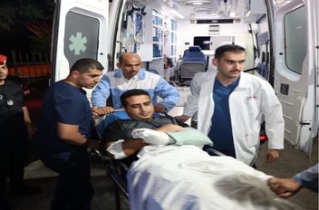 القوات المسلحة تخلي ممرض أصيب خلال عمله في المستشفى الميداني جنوب قطاع غزة