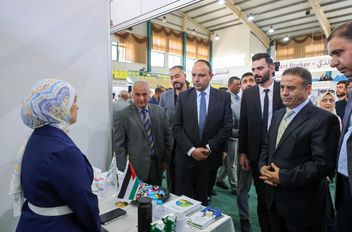 وزير الشباب يفتتح اليوم الوظيفي في جامعة فيلادلفيا