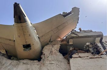 الجزء الخلفي من طائرة تابعة لشركة طيران الهند بعد تحطمها